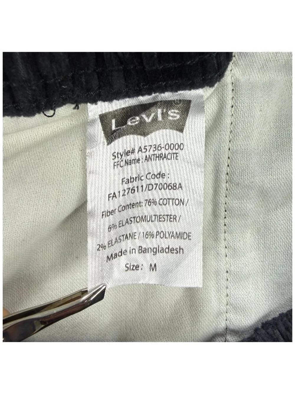Levis Shorts Mens Medium Black Corduroy Skateboarding Quick Release Skate Skater